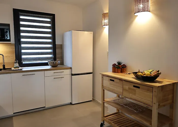 A Pineta - Piscine & Privee Apartment *