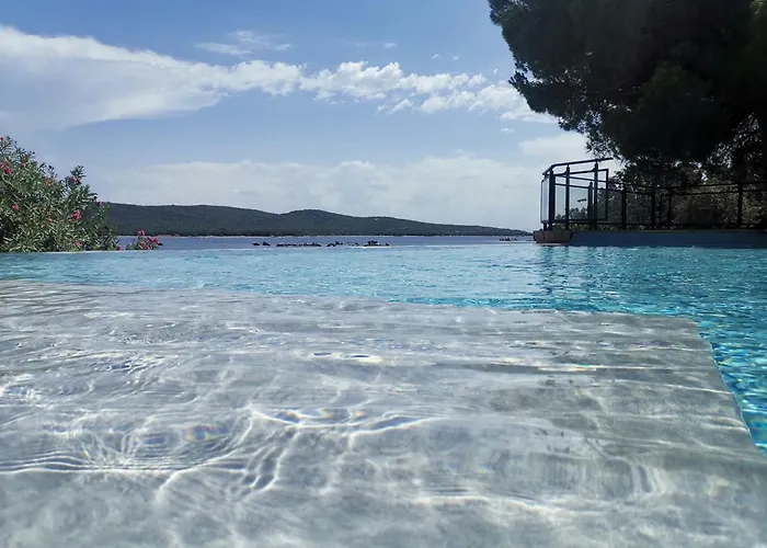 A Pineta - Piscine & Privee Apartment *